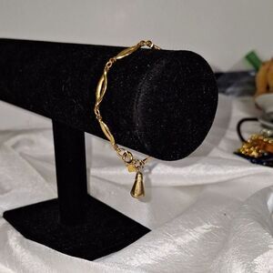 A Sarah Coventry Women's Bracelet Vintage Gold Tone Tassel Dainty Feminine